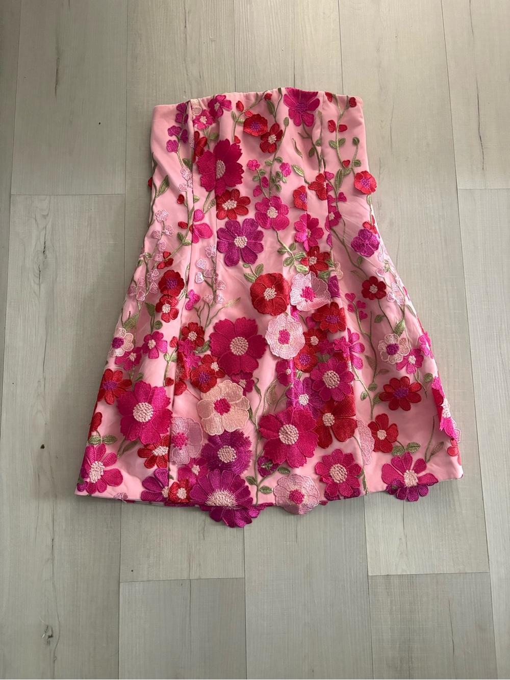 🌸 Strapless Pink Floral Embroidered Mini Dress 🌸